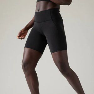 Athleta Ultimate Stash Pocket 7” biker short (black) – S
